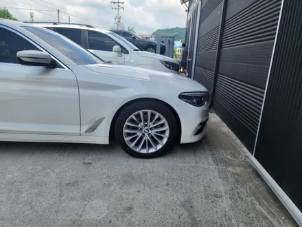 자동차 휠 긁힘 BMW 520D 고스트크롬 휠도색 시공과 캘리퍼도색 가능한 곳! / 원주시 소초면