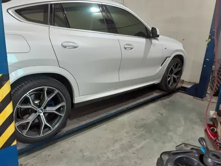 춘천휠복원 BMW X6 블랙유광 휠도색 작업하였습니다! / 원주시 소초면