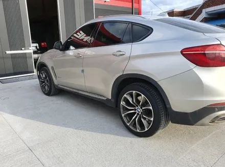 휠도색비용 BMW X6 고스트크롬 다크스퍼터링 하이퍼블랙 휠복원 휠수리 시공과정은? / 원주시 소초면