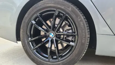 휠복원가격 BMW 520d 블랙유광 휠도색과 캘리퍼도색 시공도 만족스럽게! / 원주시 소초면