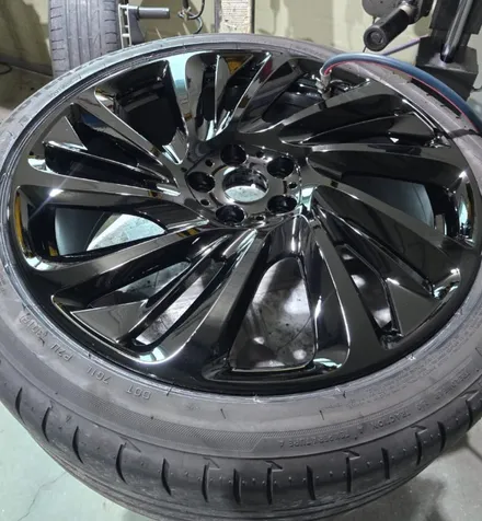 춘천휠복원 BMW I8 블랙유광 휠도색 작업 전후 사진! / 원주시 소초면