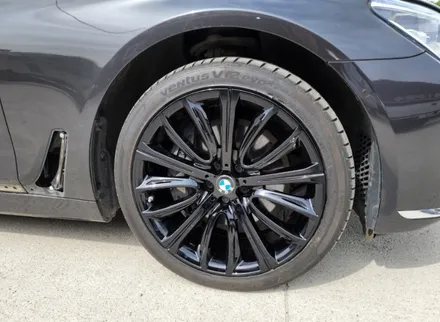 자동차 휠복원 잘하는 곳 BMW  7시리즈 블랙유광 휠도색과 캘리퍼도색 동시에 진행하는 곳! / 원주시 소초면