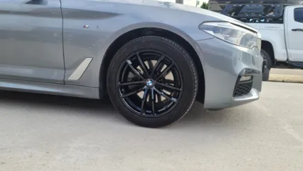 휠복원가격 BMW 520d 블랙유광 휠도색과 캘리퍼도색 시공도 만족스럽게! / 원주시 소초면