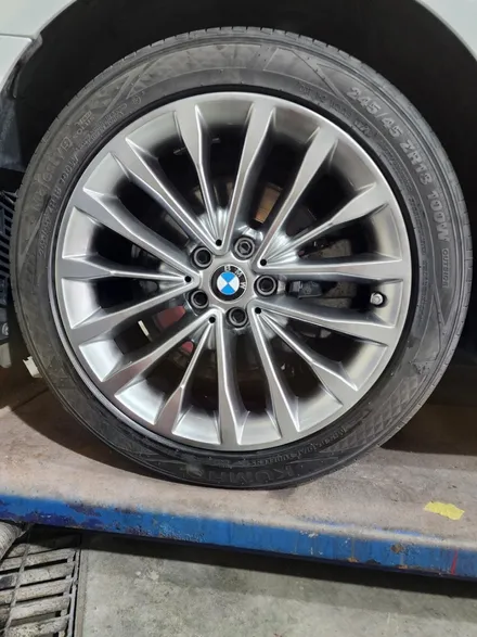자동차 휠 긁힘 BMW 520D 고스트크롬 휠도색 시공과 캘리퍼도색 가능한 곳! / 원주시 소초면