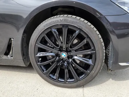 자동차 휠 긁힘 BMW 740i 블랙유광 휠도색 시공작업기! / 원주시 소초면