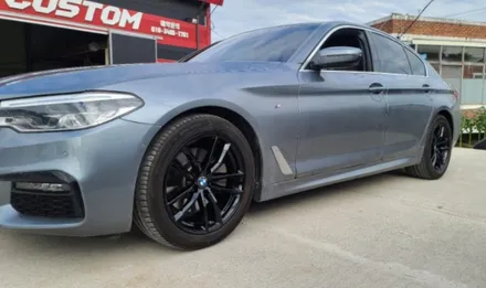 휠복원가격 BMW 520d 블랙유광 휠도색과 캘리퍼도색 시공도 만족스럽게! / 원주시 소초면
