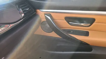 원주휠도색 BMW M4컨버터블 블랙유광 휠도색 실내 블랙카본수전사 작업! / 원주시 소초면