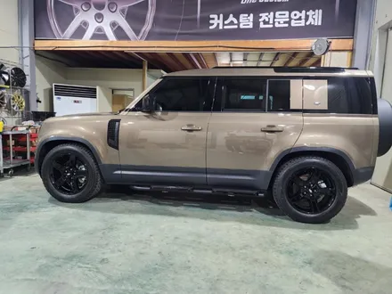레인지로버 디펜더 블랙패키지 블랙유광 휠도색 그릴도색! / 원주시 소초면
