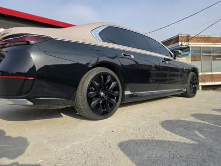 원주휠도색 BMW i7 블랙유광 휠도색 작업 입니다! / 원주시 소초면