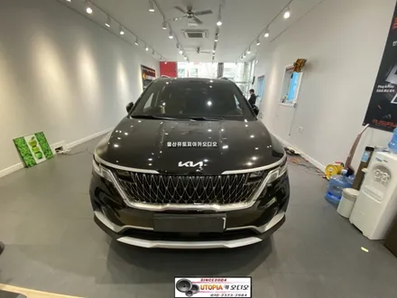 울산카니발KA4차량천정모니터작업*XM17.8인치천정모니터작업무시동장치작업
