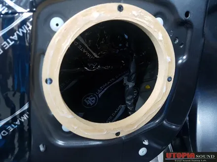 [울산카오디오]   쌍용자동차 코란도스포츠  스웨덴스피커셀수스 XP6.2B + JBL BASS PROII 시트우퍼를 장착