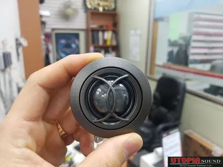 [울산카오디오]   쌍용자동차 코란도스포츠  스웨덴스피커셀수스 XP6.2B + JBL BASS PROII 시트우퍼를 장착
