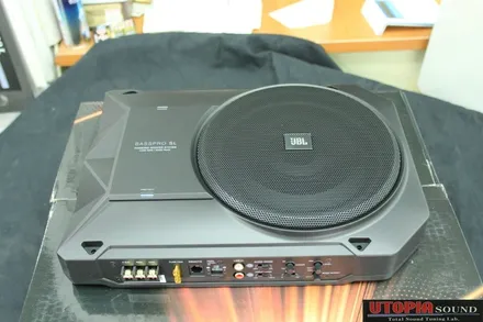 [울산카오디오]   맥스크루즈 JBL BASSPRO SL 8인치     시트우퍼를 장착하여 베이스를 보강시키다