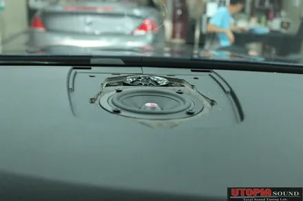 [울산카오디오]   BMW 528i  미국 켈리포니아 수공예제품CDT 센터스피커 CS-03 DVC 장착하다