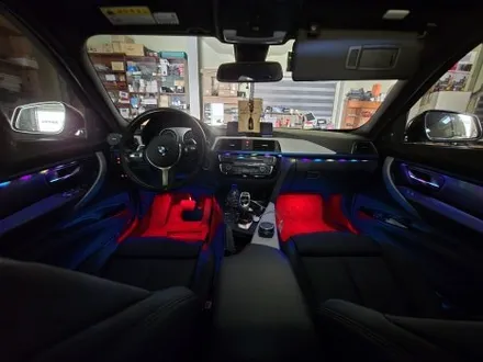 대구 BMW 3시리즈 F30 무빙엠비언트 비노출시공 환상적인 조명의 엠비언트무드등 시공 / 대구 달서