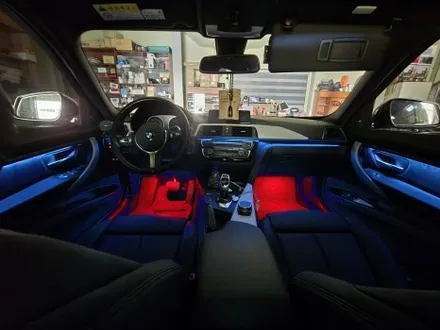 대구 BMW 3시리즈 F30 무빙엠비언트 비노출시공 환상적인 조명의 엠비언트무드등 시공 / 대구 달서