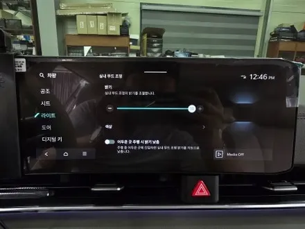 대구 더뉴카니발 KA4 4.5세대 순정활성화 엠비언트 시공 후기 순정엠비언트 옵션 없는 차량, 순정활성화 + 기어다이얼 엠비언트 + 무도트 블랙아크릴 시공 / 대구 달서