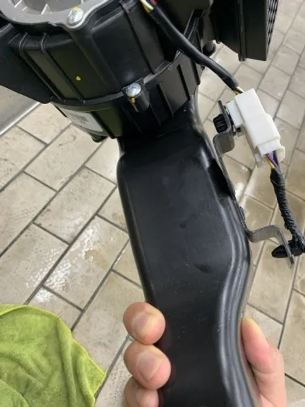 김포 실내크리닝 특수 오염 제거, 넥쏘 트렁크에 쏟아진 간장 닦으려 내시경 카메라까지 사용한 이유 / 경기 김포
