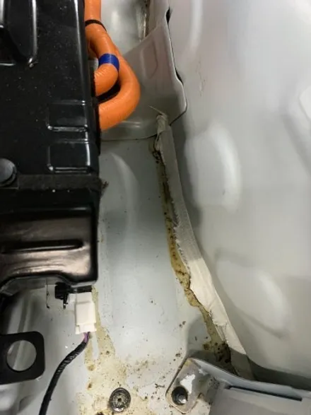 김포 실내크리닝 특수 오염 제거, 넥쏘 트렁크에 쏟아진 간장 닦으려 내시경 카메라까지 사용한 이유 / 경기 김포