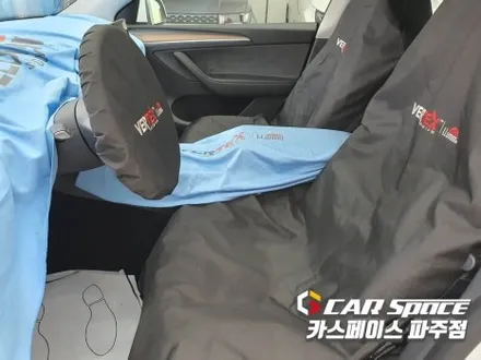 파주 테슬라 모델 Y 기존 블랙박스 이전설치와 오렌지박스 추가한 신차패키지 튜닝 시공 (김포 양주 의정부 동두천) / 파주시 와동동