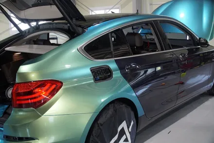 [나이퍼스]시흥랩핑 BMW 5GT AXWRAP 카멜레온 그린  전체랩핑 / 시흥시 월곶동