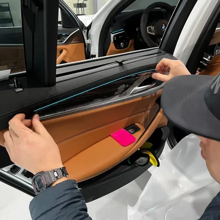 BMW G30 520i 부분랩핑 (창틀 크롬죽이기 , 실내 PPF) Ax 필름 고광도 유광 블랙 (PPF) / 시흥시 월곶동