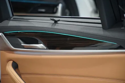 BMW G30 520i 부분랩핑 (창틀 크롬죽이기 , 실내 PPF) Ax 필름 고광도 유광 블랙 (PPF) / 시흥시 월곶동