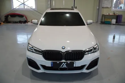 BMW G30 520i 부분랩핑 (창틀 크롬죽이기 , 실내 PPF) Ax 필름 고광도 유광 블랙 (PPF) / 시흥시 월곶동