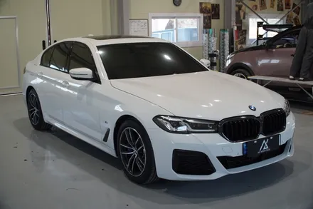 BMW G30 520i 부분랩핑 (창틀 크롬죽이기 , 실내 PPF) Ax 필름 고광도 유광 블랙 (PPF) / 시흥시 월곶동
