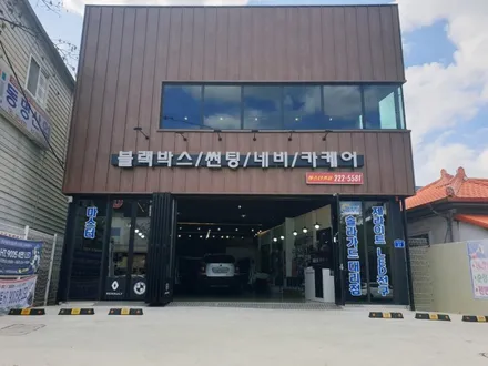 뉴 쏘렌토 R 가루날림 썬팅 필름 제거 후 솔라가드 차콜 전체 재시공