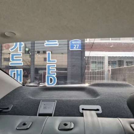대전 K3 변색되고 오래된 뒷유리 부분 썬팅 시공