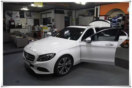벤츠 W205 C 클래스 - 64색 앰비언트, 송풍구, 부메스터, 카플레이등