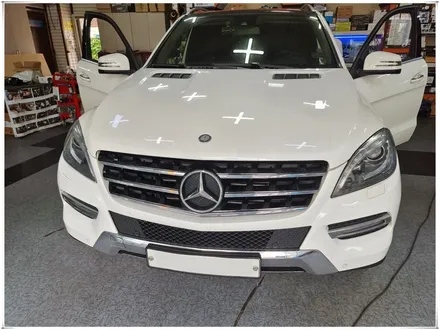 벤츠 ML350 또는 GLE 350 차량에 12.3인치 안드로이드 모니터