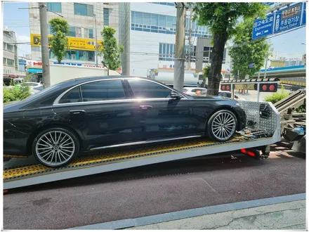 W223 벤츠 S 클래스 - 액티브 앰비언트 라이트와 4D 부메스터 전동 스피커