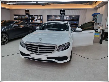 벤츠 E220d 와이드콕핏과 AMG 계기판, 송풍구 앰비언트