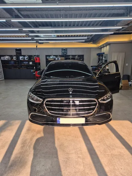 W223 벤츠 S450 4d 부메스터 스피커와 액티브 앰비언트 라이트