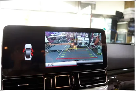 벤츠 ML350 또는 GLE 350 차량에 12.3인치 안드로이드 모니터