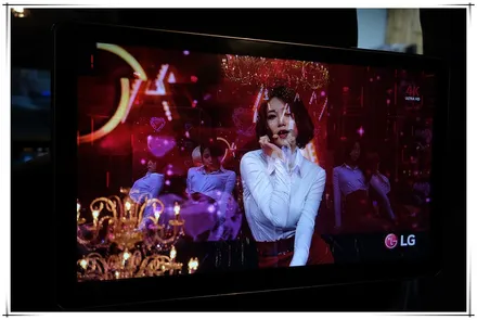 벤츠 GLE300d - 안드로이드 후석 모니터 11.6인치