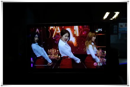 벤츠 GLE300d - 안드로이드 후석 모니터 11.6인치