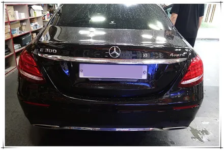 벤츠 E 클래스 E300 - 앰비언트 라이트 호환 송풍구 장착