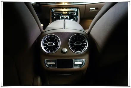 벤츠 E53AMG - 3D 부메스터 전동 트위터와 앰비언트 송풍구