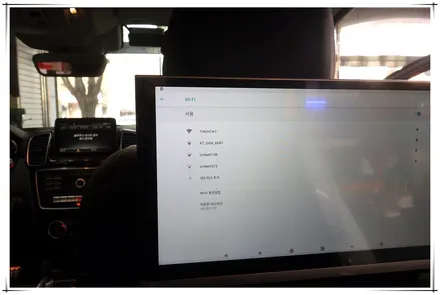 벤츠 GLE 350d - 안드로이드 방식 리어 모니터 설치, 광각 미러