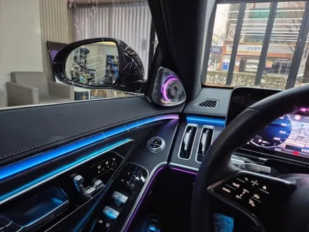 W223 벤츠 S450 4d 부메스터 스피커와 액티브 앰비언트 라이트