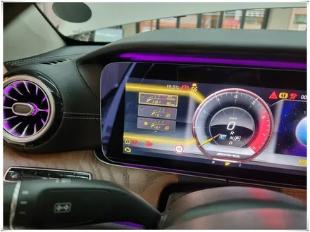 벤츠 E220d 와이드콕핏과 AMG 계기판, 송풍구 앰비언트