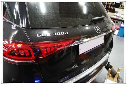 벤츠 GLE300d - 안드로이드 후석 모니터 11.6인치