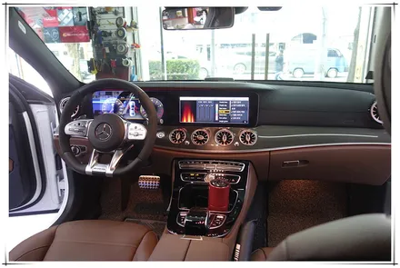 벤츠 E클래스 E53AMG - 후석 모니터, 앰비언트 송풍구 장착