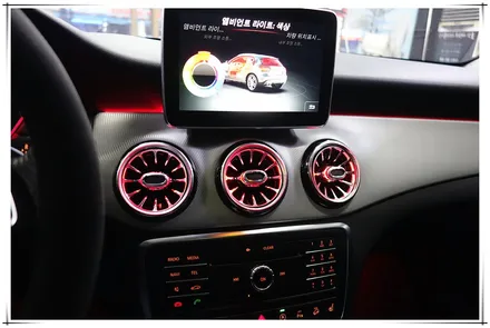 벤츠 GLA 200d - 앰비언트 송풍구로 실내 분위기 up