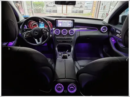 19년식 벤츠 C 클래스 - 앰비언트 송풍구와 AMG 라인 LED