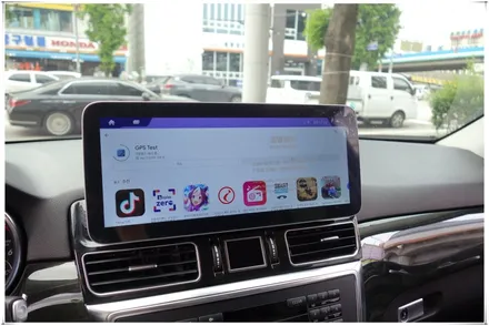 벤츠 ML350 또는 GLE 350 차량에 12.3인치 안드로이드 모니터