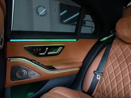 W223 벤츠 S400d  액티브 앰비언트 라이트와 4d부메스터
